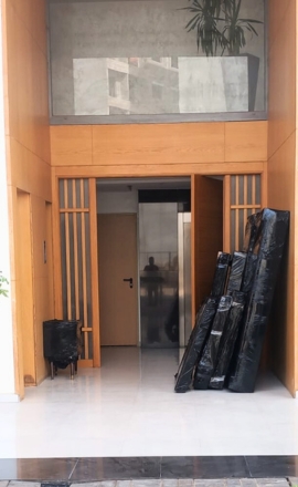 Bureaux, commerces, cabinets — nous planifions chaque transfert pour limiter l'interruption d'activité. Équipes formées, matériel adapté, intervention structurée à Agadir.